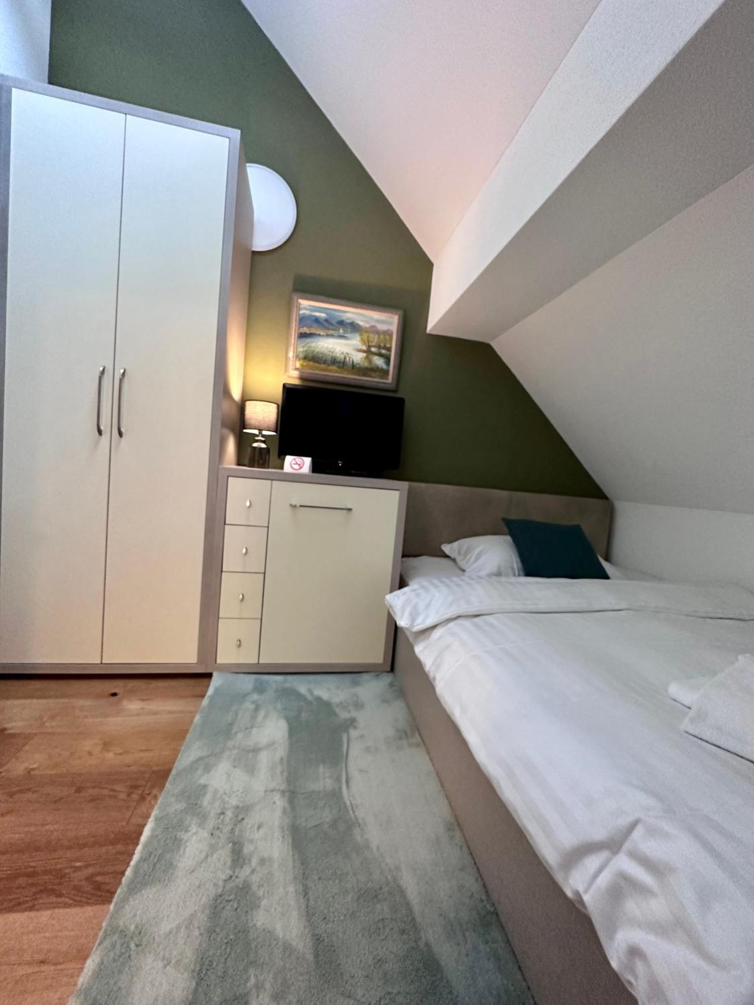 Welcome Hotel - Hellbuehl Self-Check-In Buitenkant foto