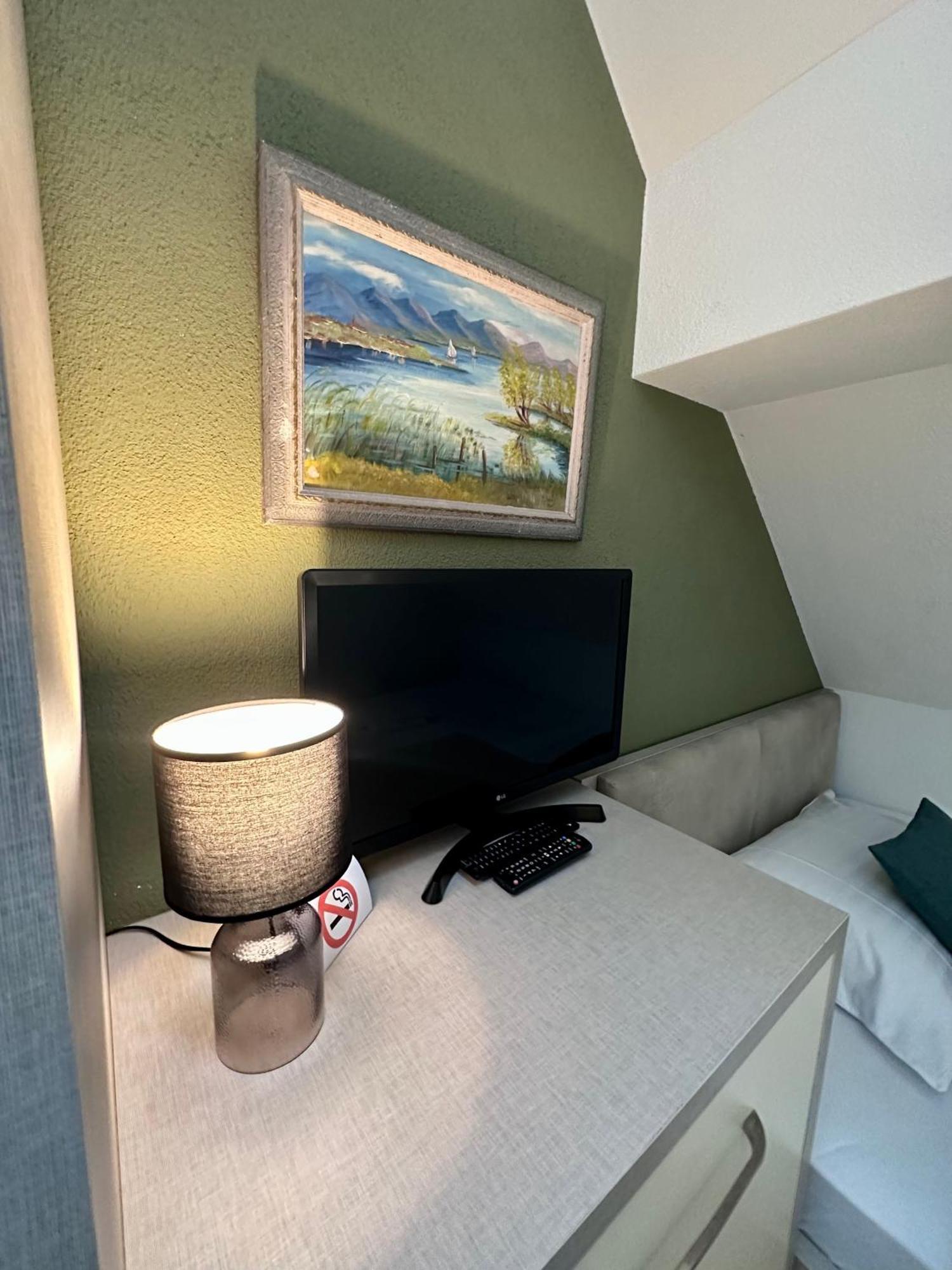 Welcome Hotel - Hellbuehl Self-Check-In Buitenkant foto